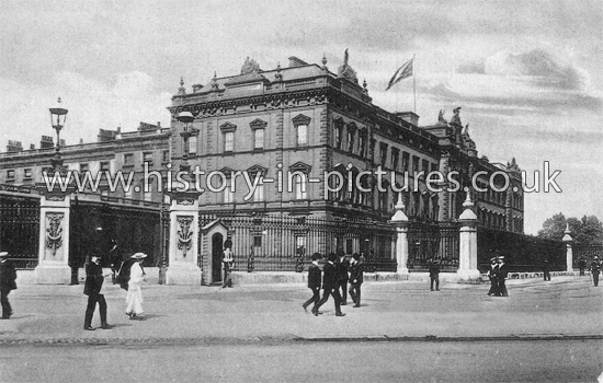 Buckingham Palace, London. c.1908.